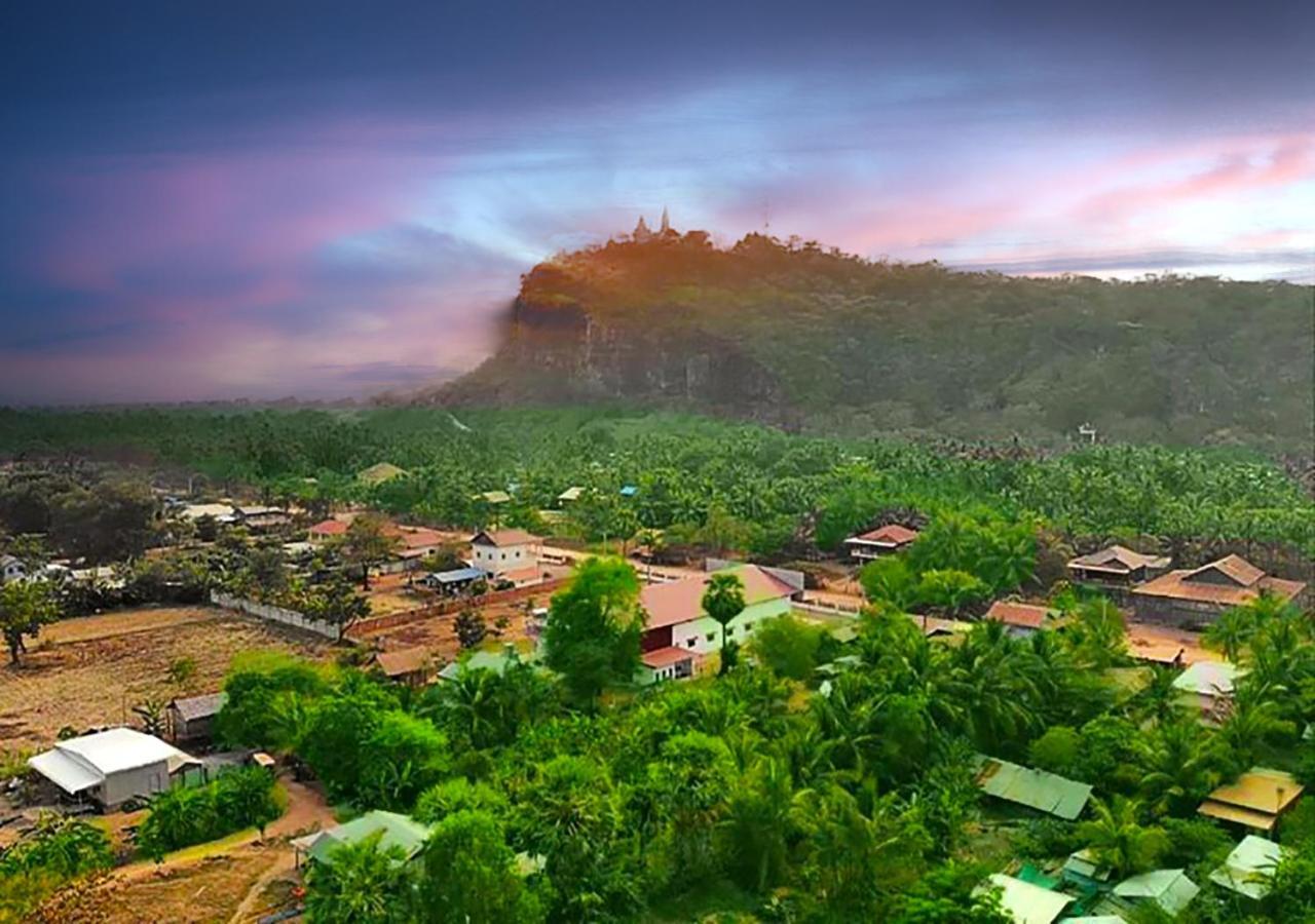 Family Batcave Homestay Battambang Exterior foto