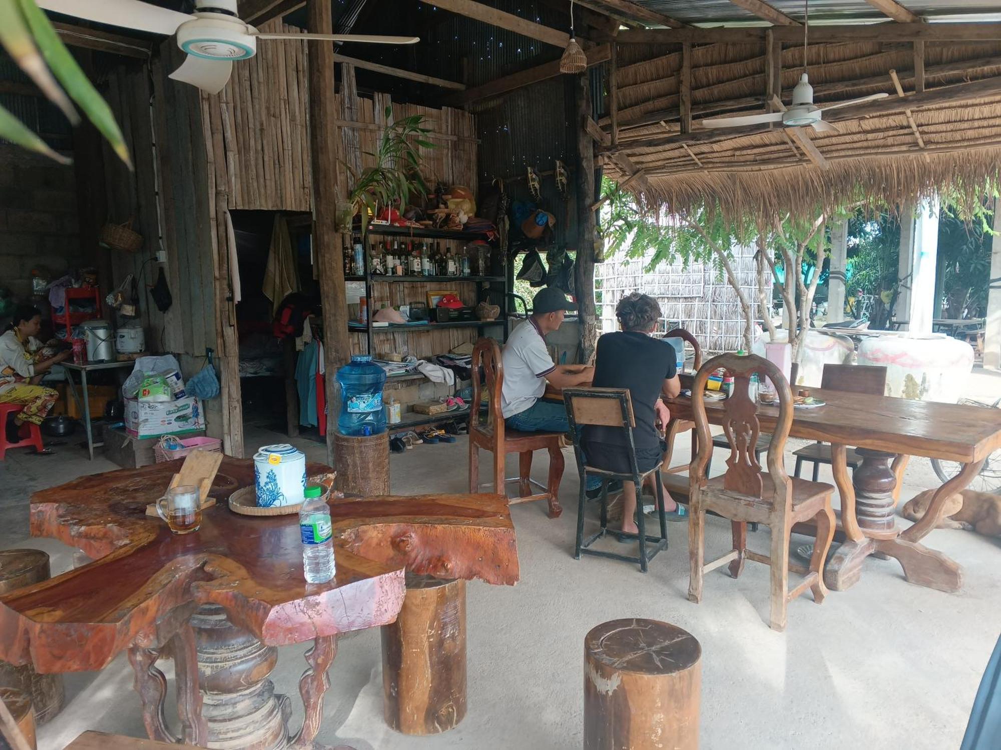 Family Batcave Homestay Battambang Exterior foto