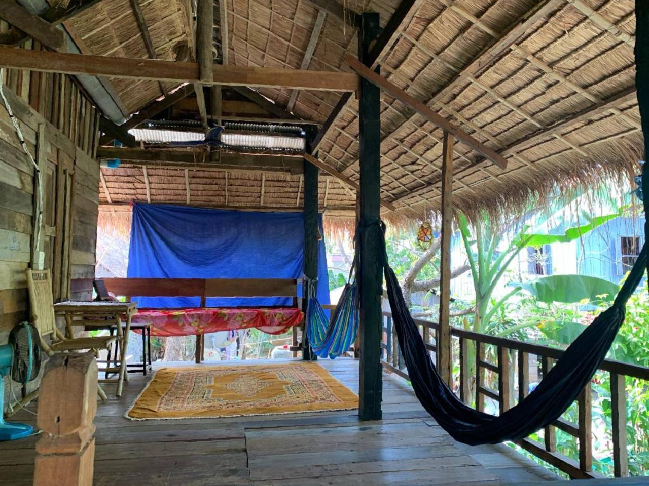 Family Batcave Homestay Battambang Exterior foto